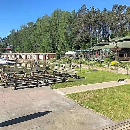 Kaszuby - Jezioro I Zoo W Szarlocie فندق Bartoszylas
